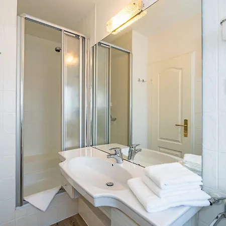 Moderne 2 Zimmerwohnung Mit Grossem Suedbalkon In Der Ersten Etage Lejlighed Vesterland