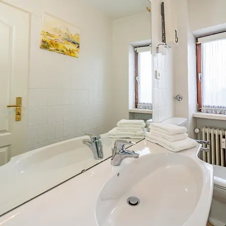 Lejlighed Moderne 2 Zimmerwohnung Mit Grossem Suedbalkon In Der Ersten Etage *