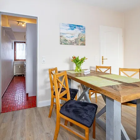 Moderne 2 Zimmerwohnung Mit Grossem Suedbalkon In Der Ersten Etage Westerland